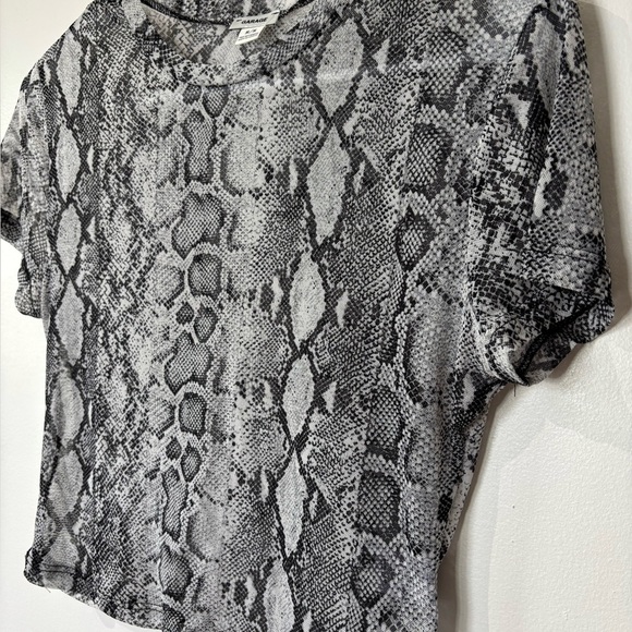 🎉4/30$🎉 Garage Snake Print Mesh Crop Top - Size Medium - Picture 3 of 5